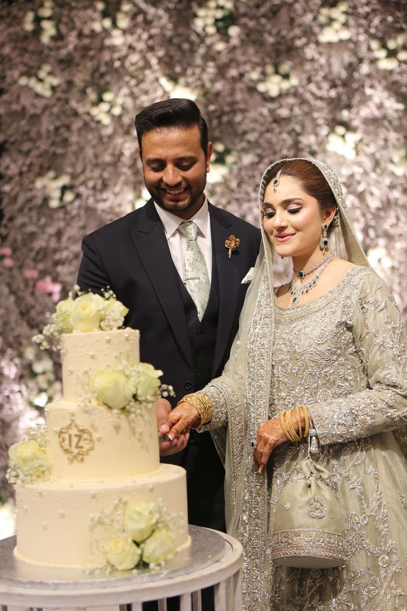 Couple cutting the wedding cake